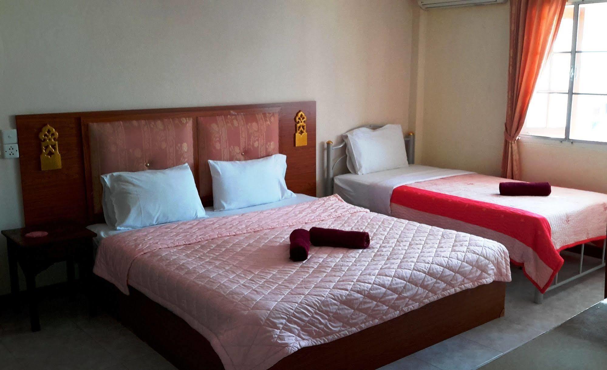 The Britannia Hotel เชียงใหม่ ภายนอก รูปภาพ