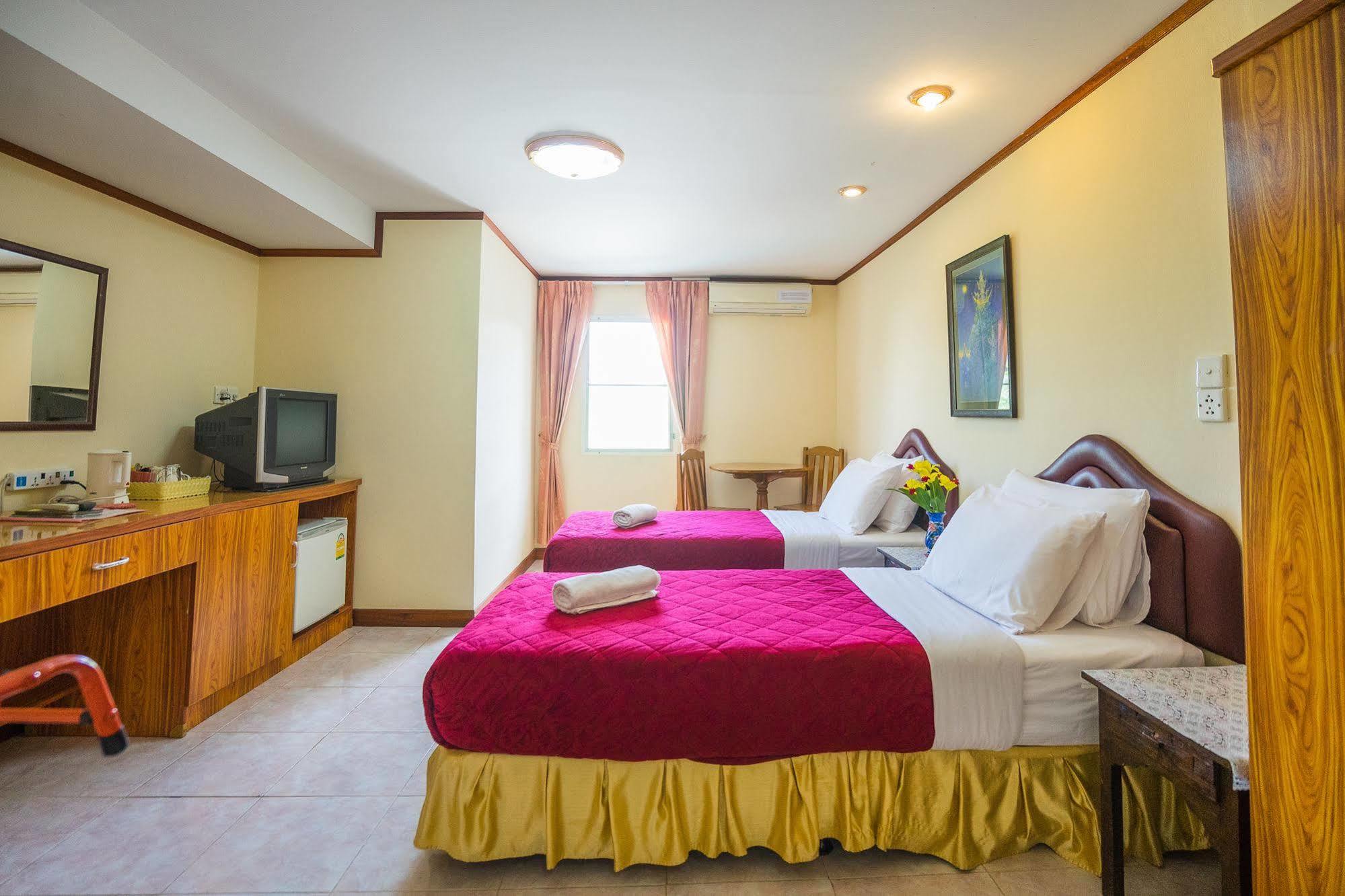 The Britannia Hotel เชียงใหม่ ภายนอก รูปภาพ